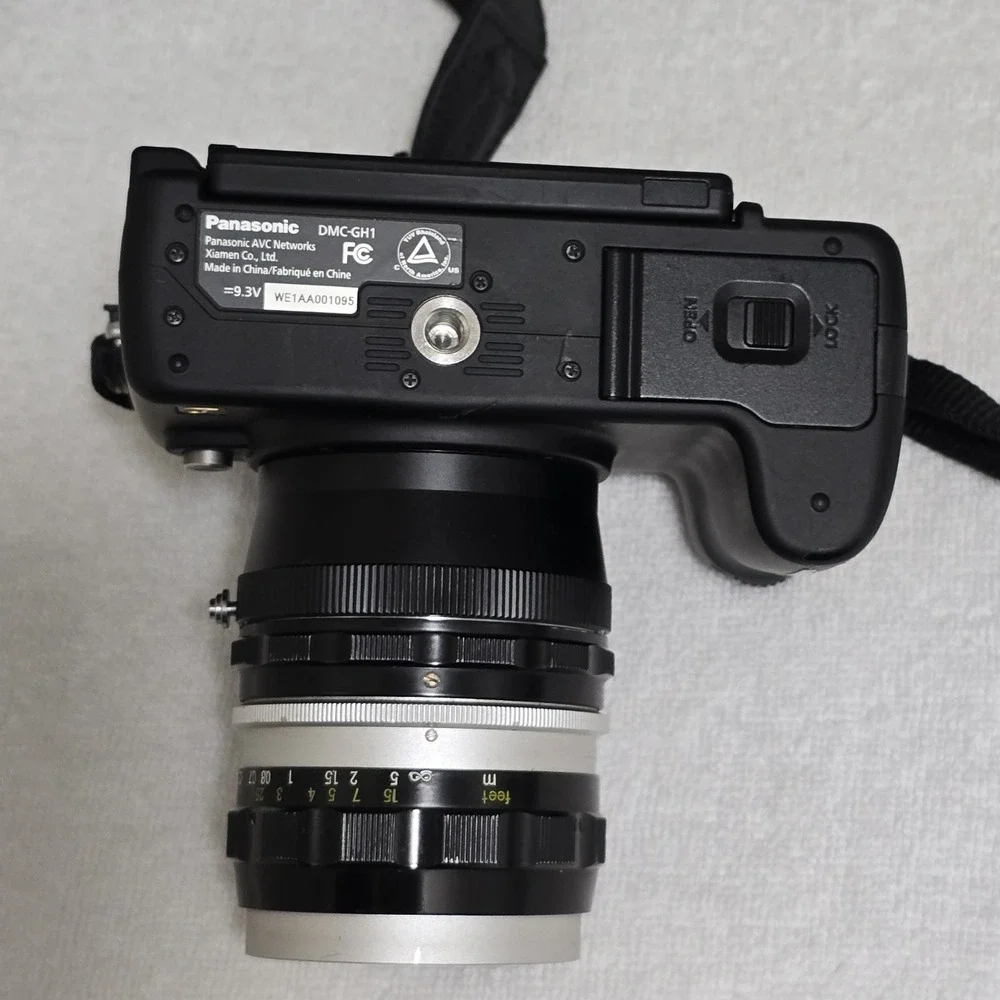 Panasonic Lumix DMC-GH1 Mirrorless Camera Bundle Nikon 35mm f/2.8‎ Lens